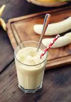 Batido de proteína con plátano y nueces