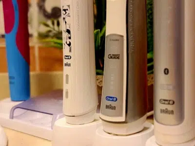 probando cepillos Oral B