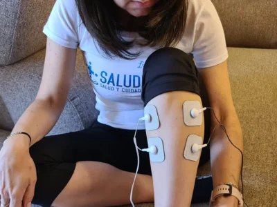 Probando electroestimulador muscular Saludprev
