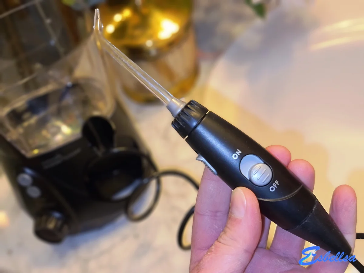 el mango del WP-660 con el interruptor deslizante de ON y OFF sujeto con una mano