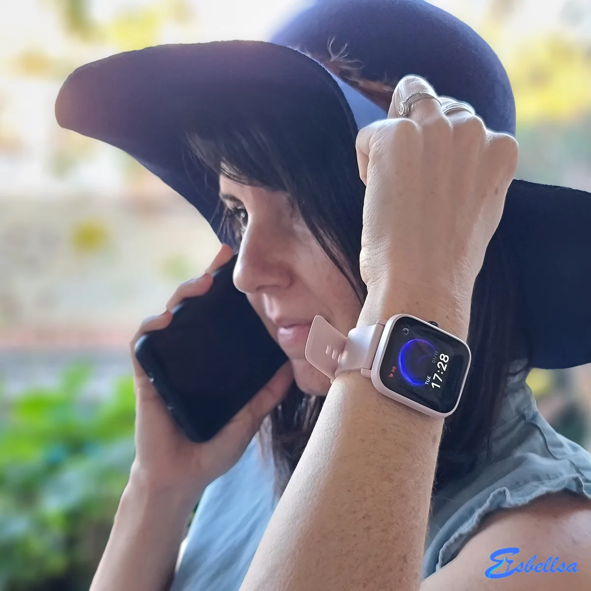 esb-amazfit-bip-u-portada el amazfit bip u rosa en la muñeca durante nuestras pruebas