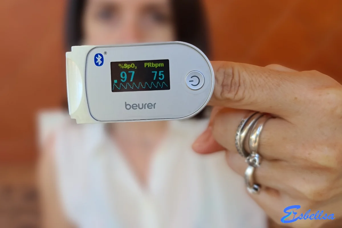 el beurer po 60 bt marcando 97 % de saturación y 75 pulsaciones en nuestra prueba