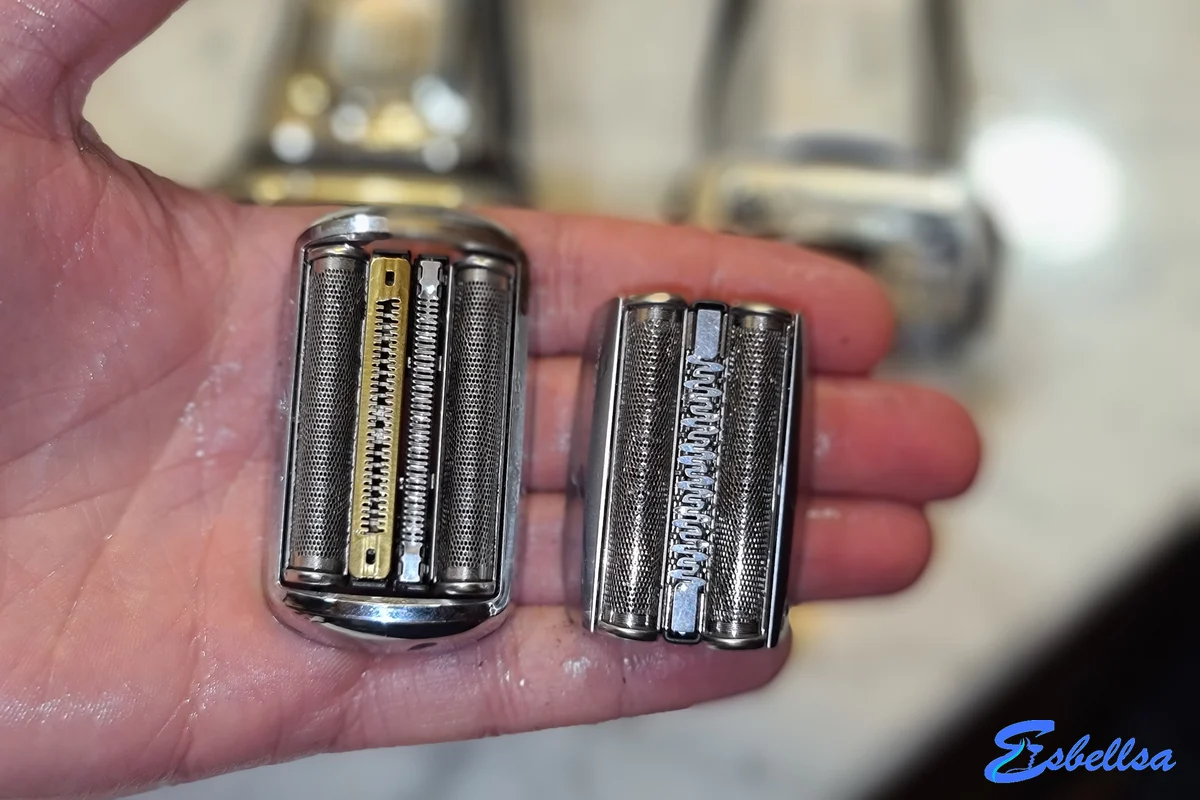 las láminas de la braun series 7 en la mano, fuera del cabezal