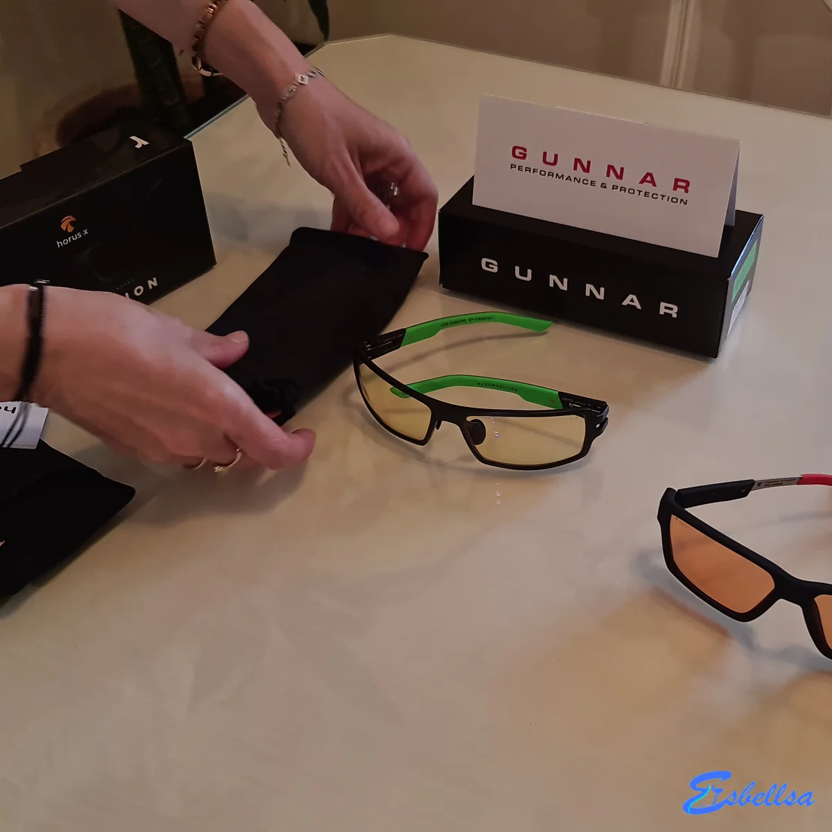 esb-gunnar-portada las gunnar de lentes ámbar con su caja durante nuestras pruebas