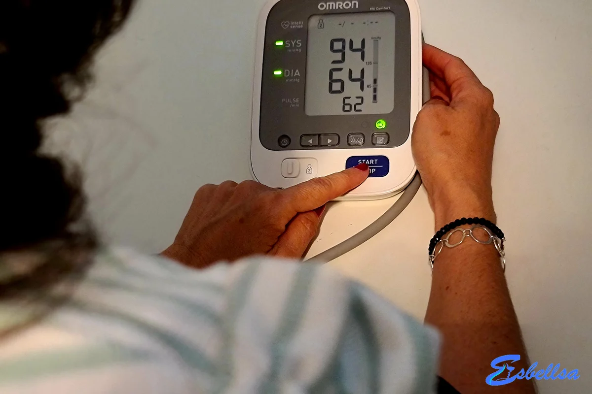 midiendo la tensión con el omron m6 en nuestras pruebas