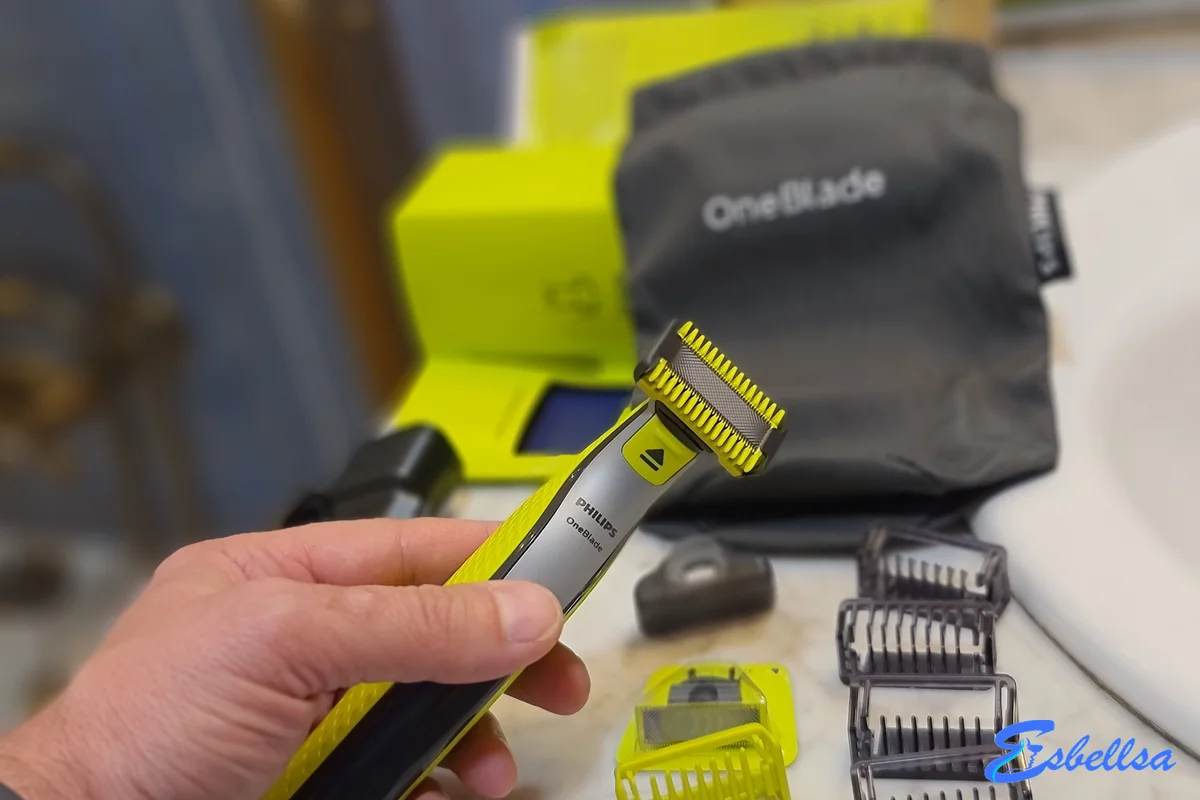 los seis peines guía de nuestra oneblade face+body sobre el lavabo