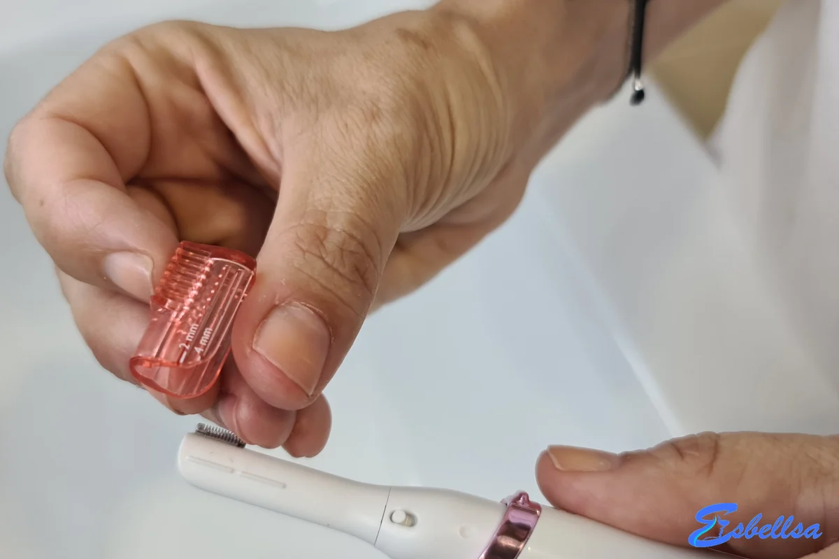el peine guía de la philips satin compact encajado en el cabezal