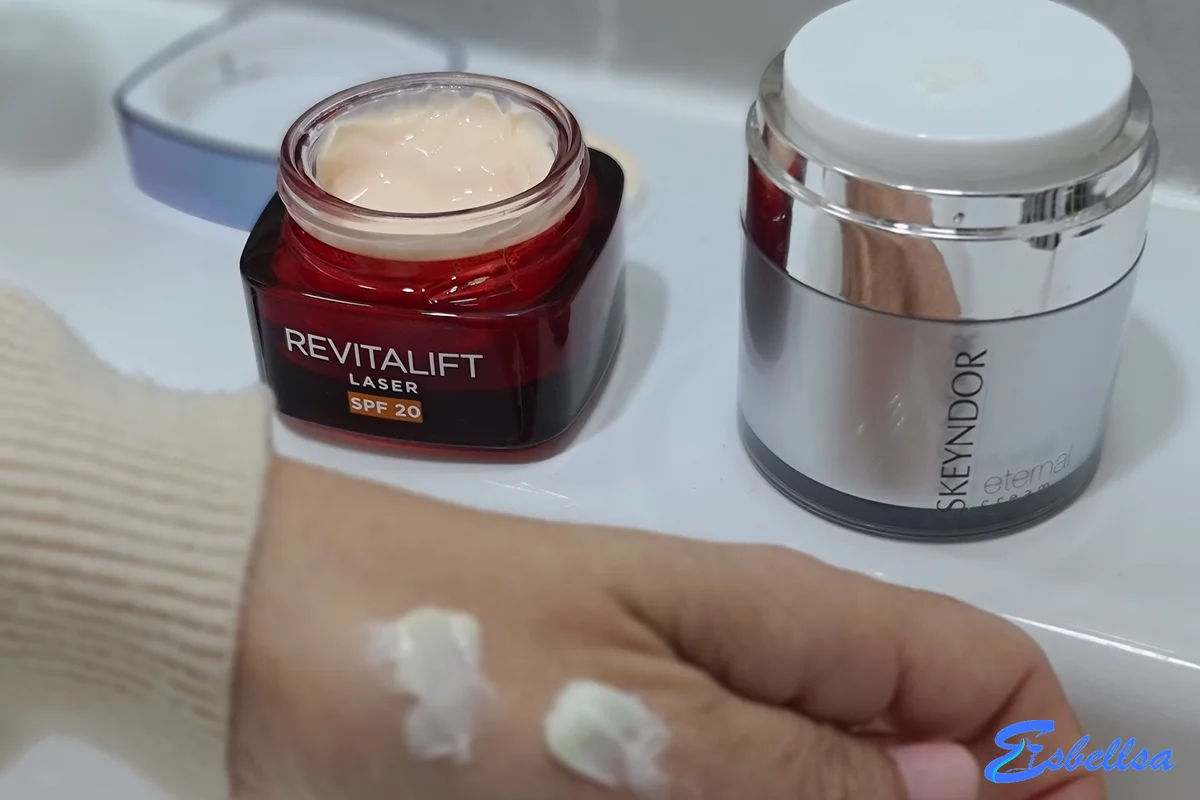 la textura del revitalift láser junto a la crema de la comparativa