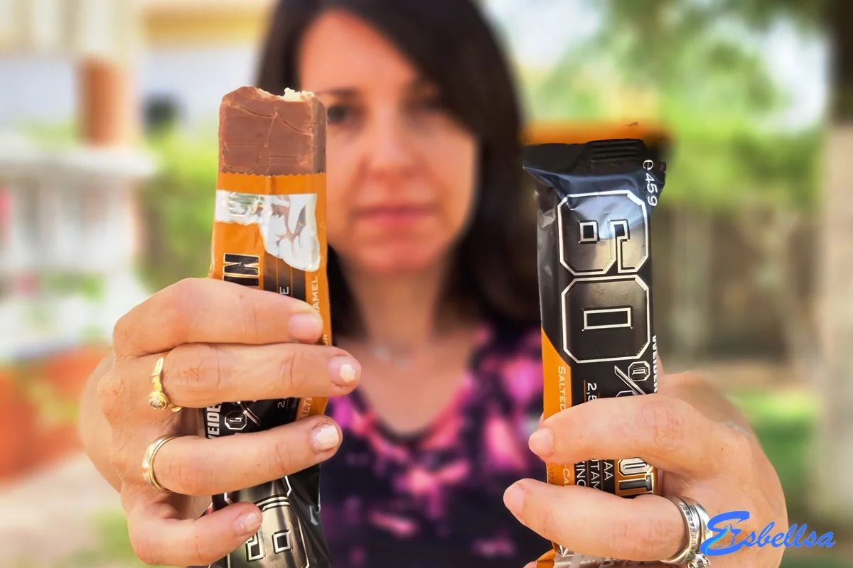 las dos barritas weider 60% en mano tras la prueba
