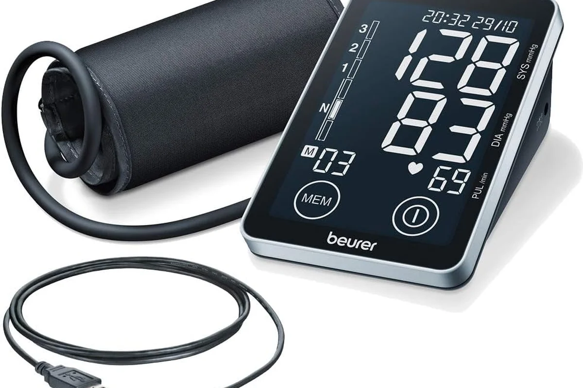 el beurer bm58 con su manguito y el cable usb
