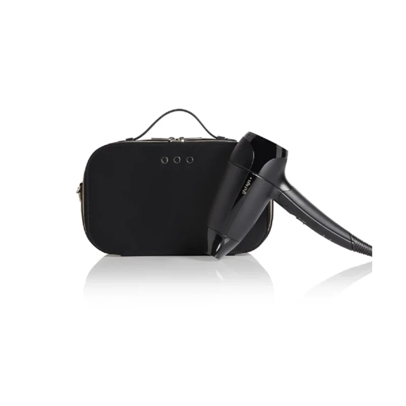Secador de viaje ghd Flight+ plegado junto a su estuche semirrígido