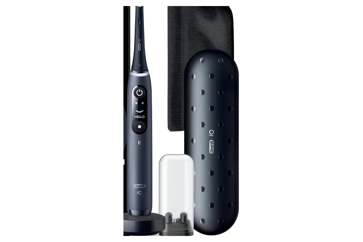 el Oral-B iO 9n con su estuche de viaje y sus cabezales
