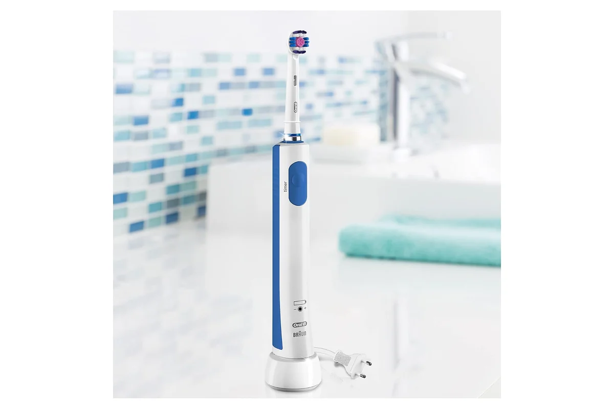 el Oral-B PRO 600 sobre el lavabo